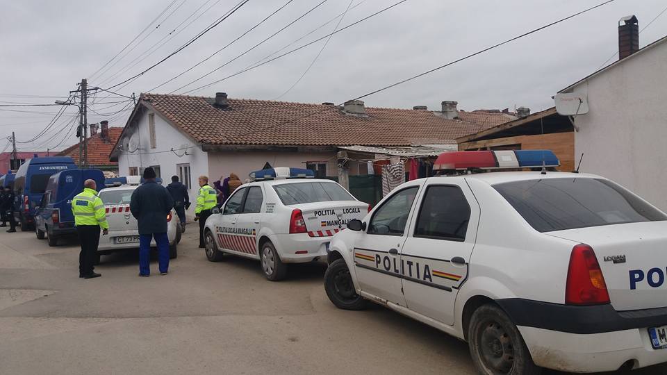 Foto – MANGALIA: Familii evacuate pentru datorii la utilități