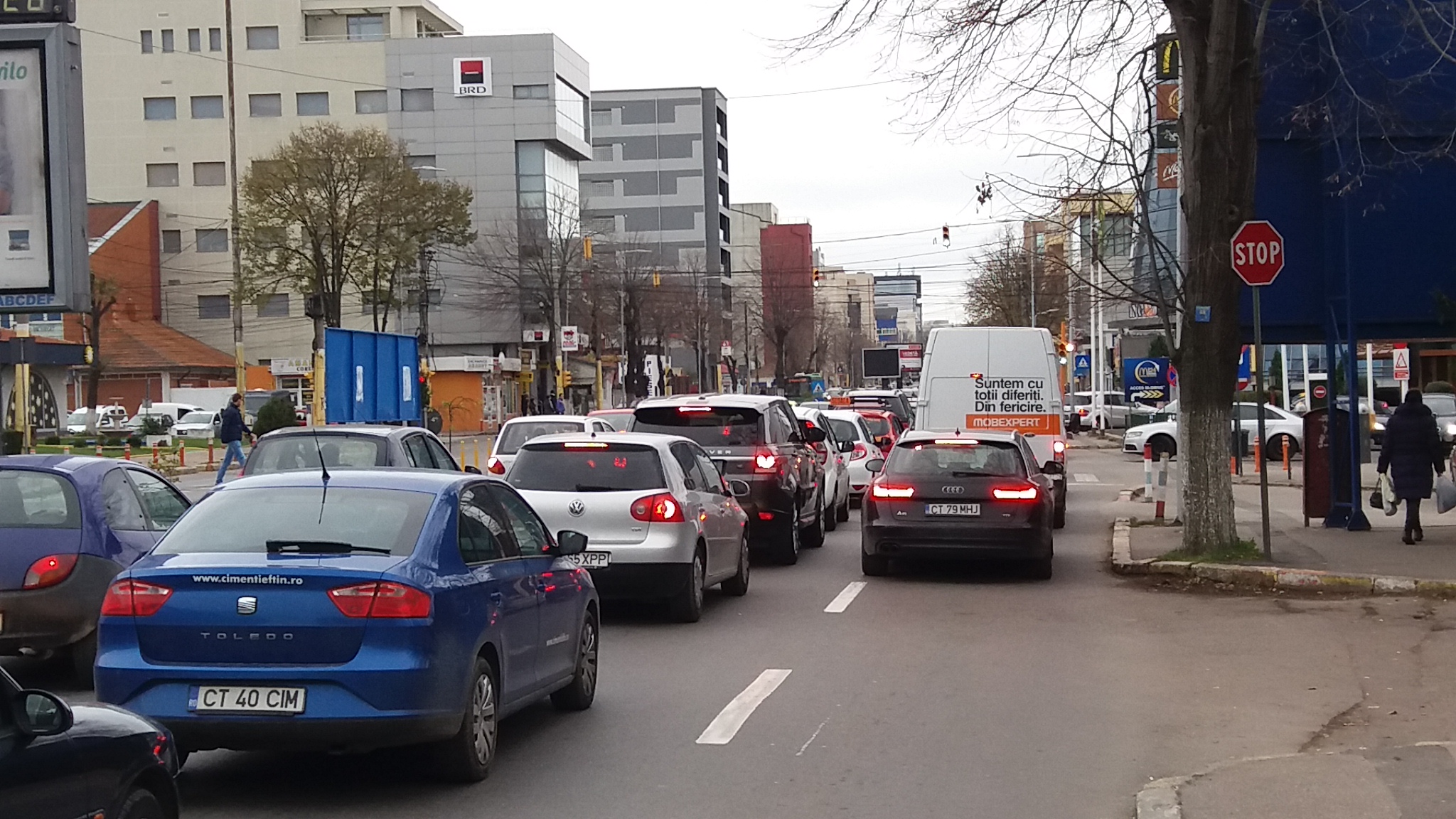 FOTO/Intersecția de la DELFINARIU: Haos în trafic și autobuze RATC întârziate!