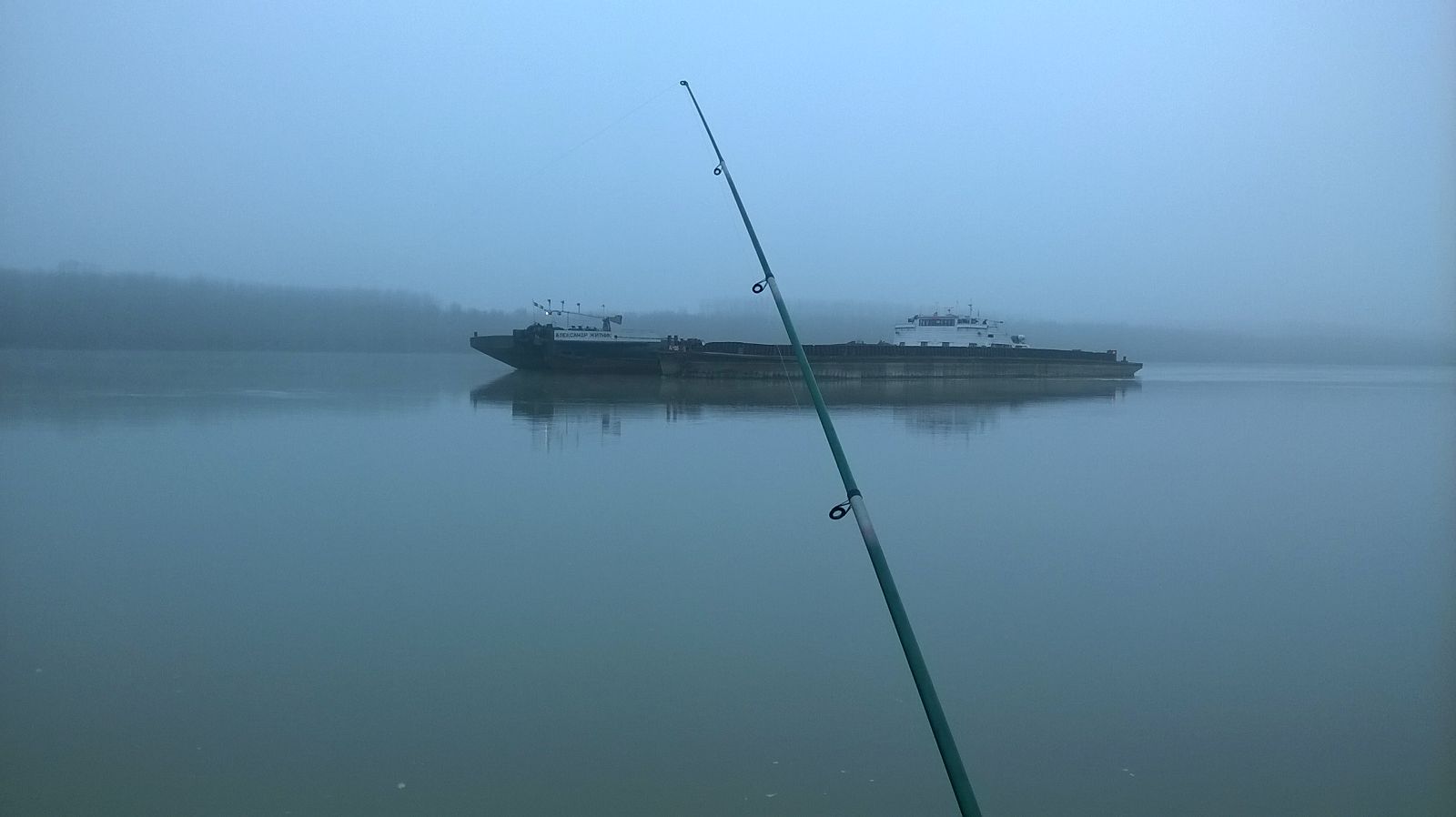 FOTO/Brațul BORCEA: Ceața densă îngreunează și traficul naval