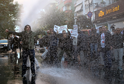 FOTO – TURCIA: Proteste violente la Istanbul după ce nouă jurnaliști au fost arestați