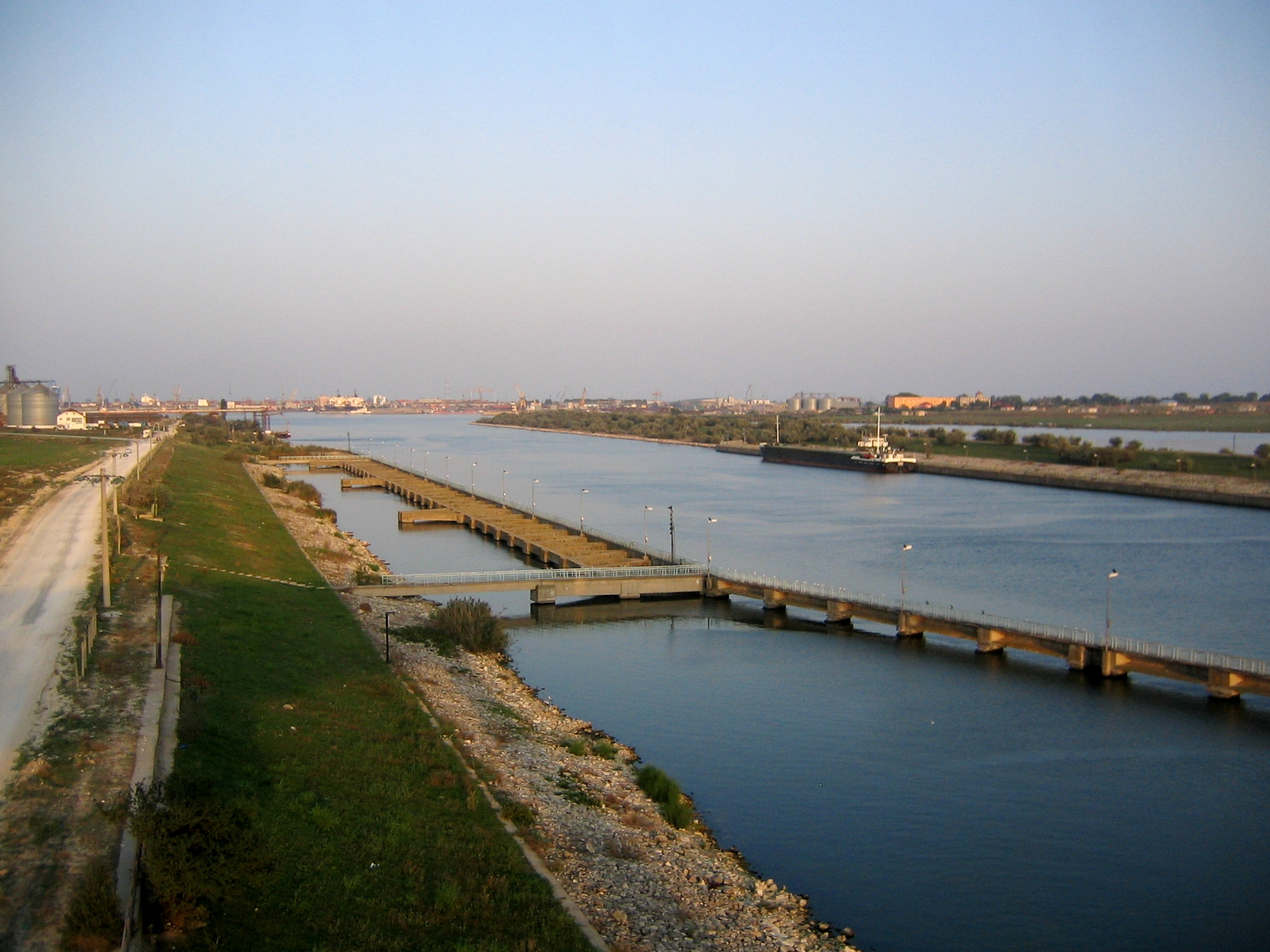 Turism pe Canalul Dunăre – Marea Neagră. De anul viitor vor fi organizate croaziere între porturile Agigea și Murfatlar