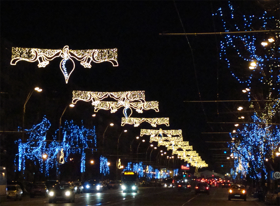 Iluminat festiv de sărbători – Primăria Municipiului Constanța invită agenții economici să împodobească 12 zone din parcuri