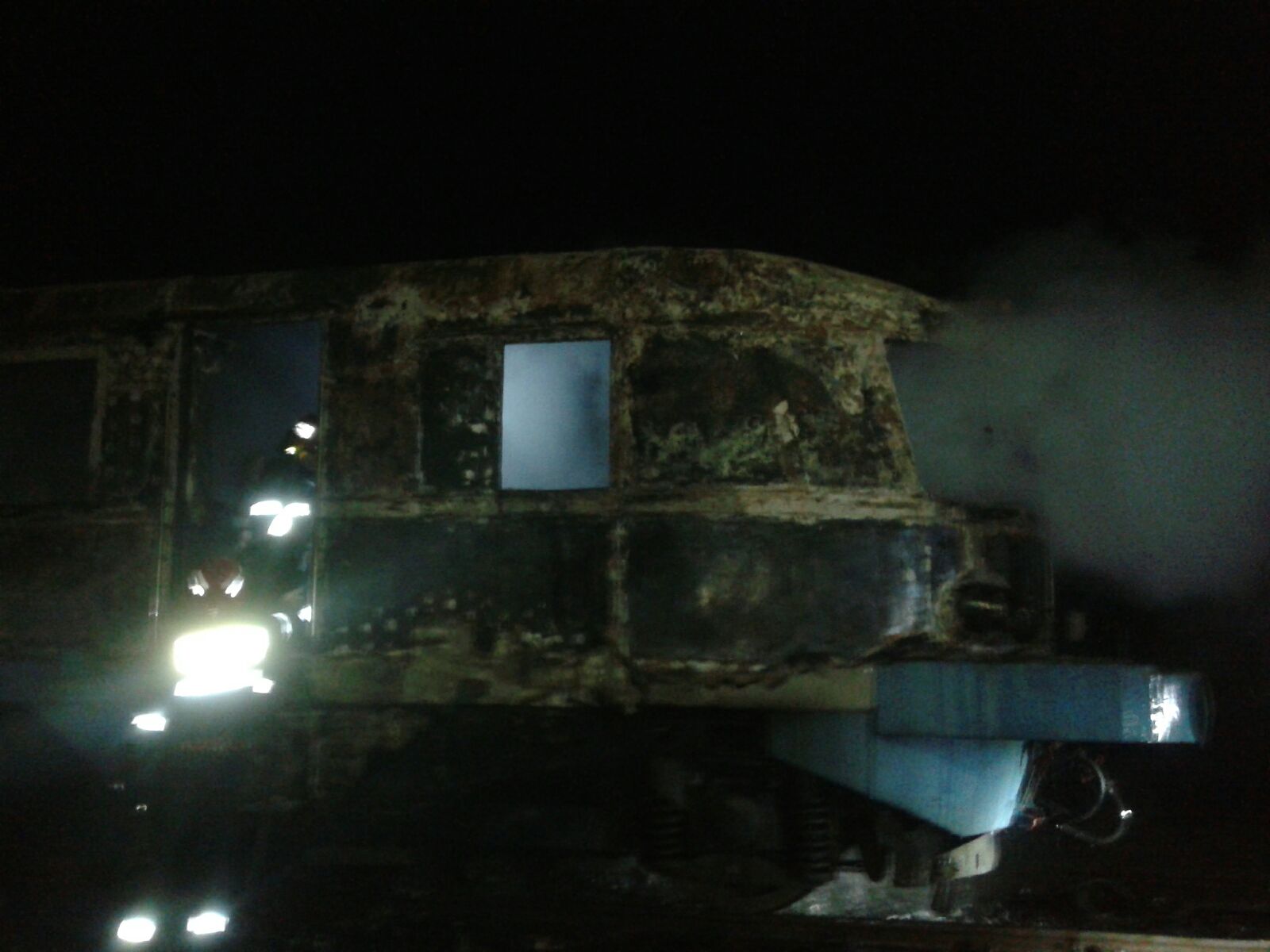 VIDEO/FOTO: Tren automotor distrus de un incendiu la NEPTUN