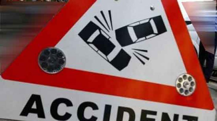 Șase mașini au fost implicate într-un accident produs pe autostrada A1