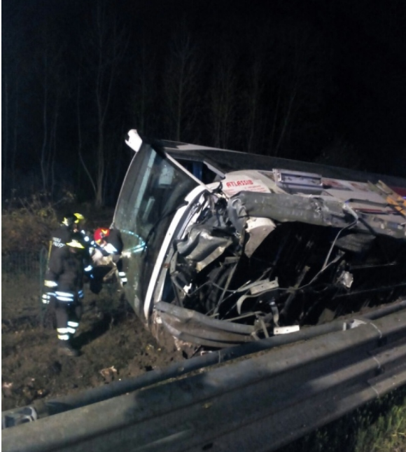 ITALIA: Opt cetățeni români răniţi într-un accident