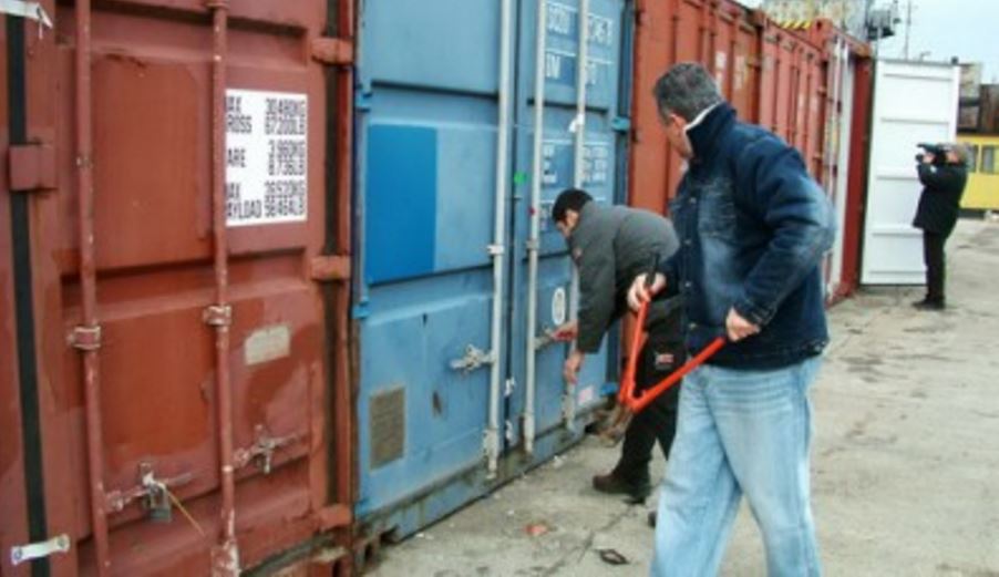 CONSTANȚA: Mărfuri în valoare de 650.000 de lei, confiscate de inspectorii vamali