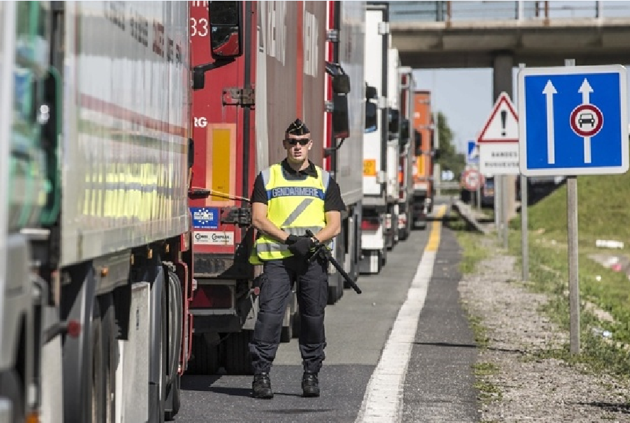 Închisoare pentru un șofer român de TIR care transporta cocaină