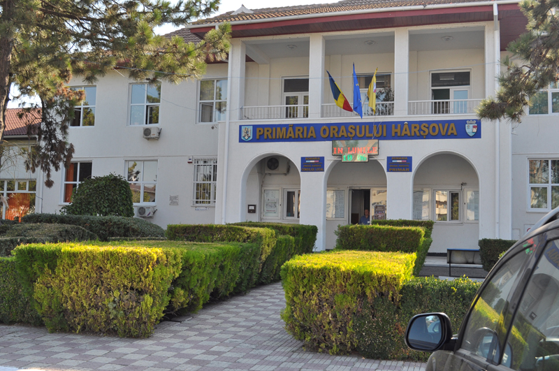 HÂRȘOVA: Trei angajați ai PRIMĂRIEI, cercetați penal pentru corupere a alegătorilor!