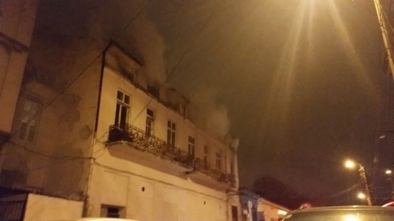 Arde acoperișul unei case din CONSTANȚA