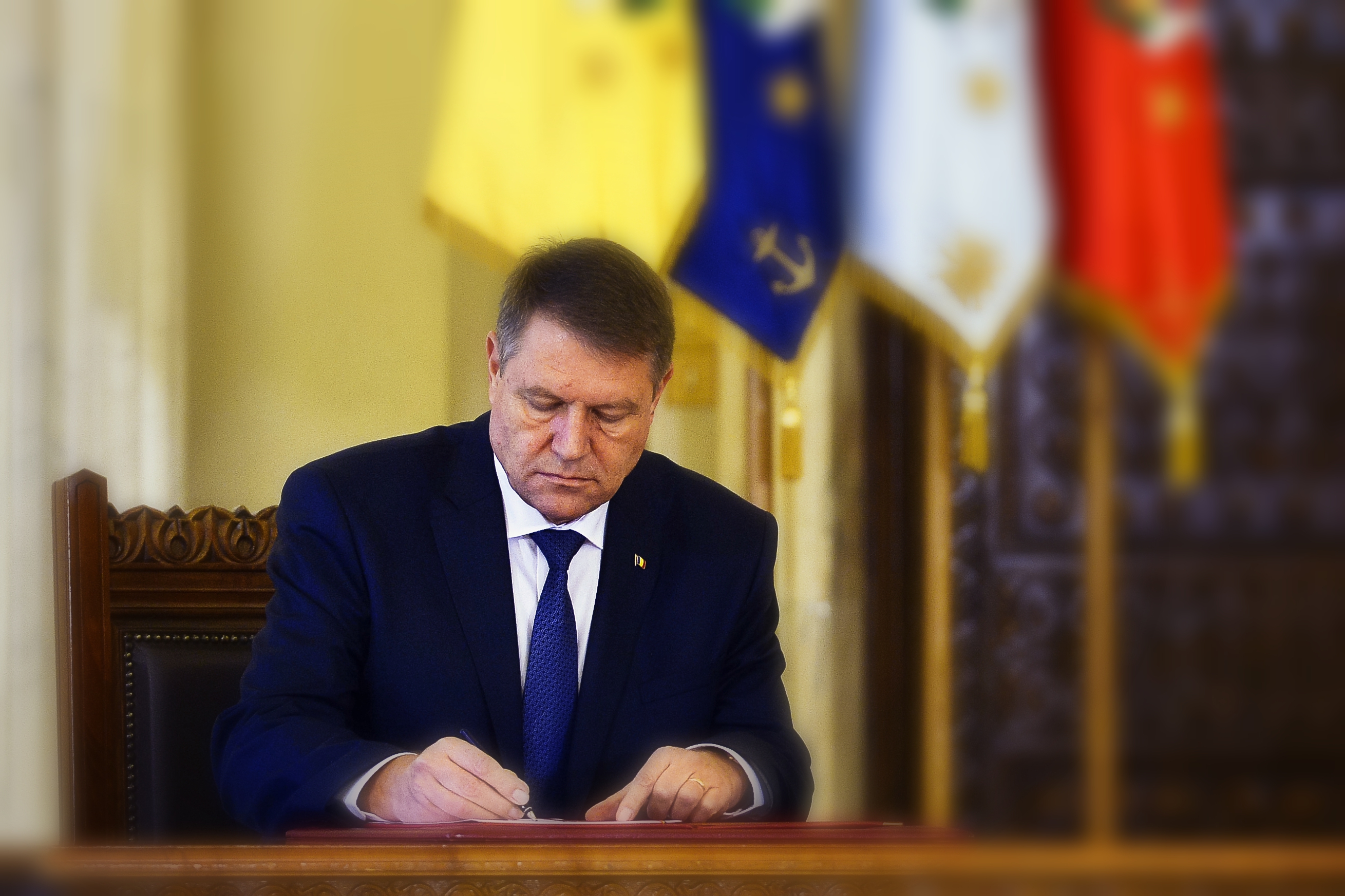 Președintele Klaus Iohannis a promulgat legea privind industria națională de aparăre