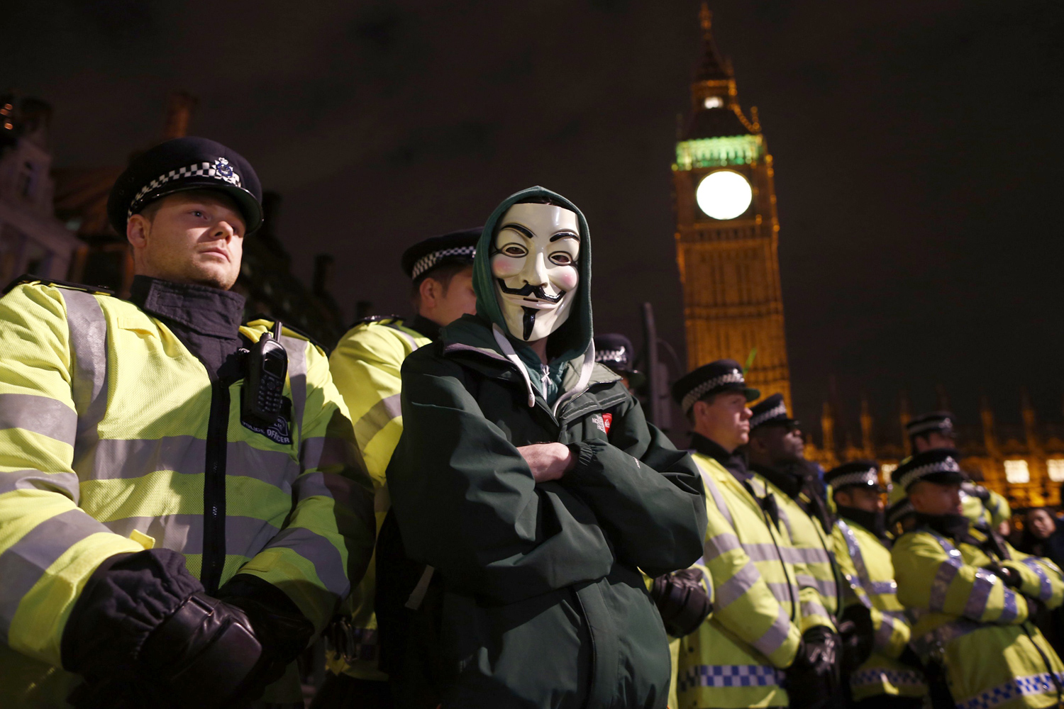 Protest Anonymous la Londra – zeci de persoane arestate