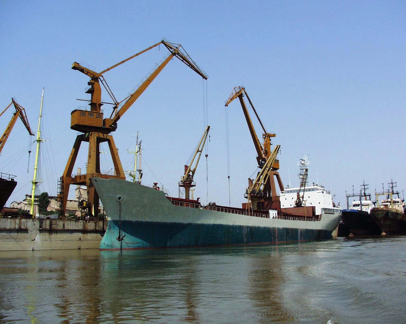 Tragedie în Șantierul Naval CONSTANȚA: Un bărbat s-a spânzurat într-o macara!