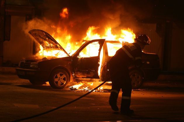 SLOBOZIA, BUCUREȘTI: Percheziții într-un caz de INCENDIERE de autoturisme