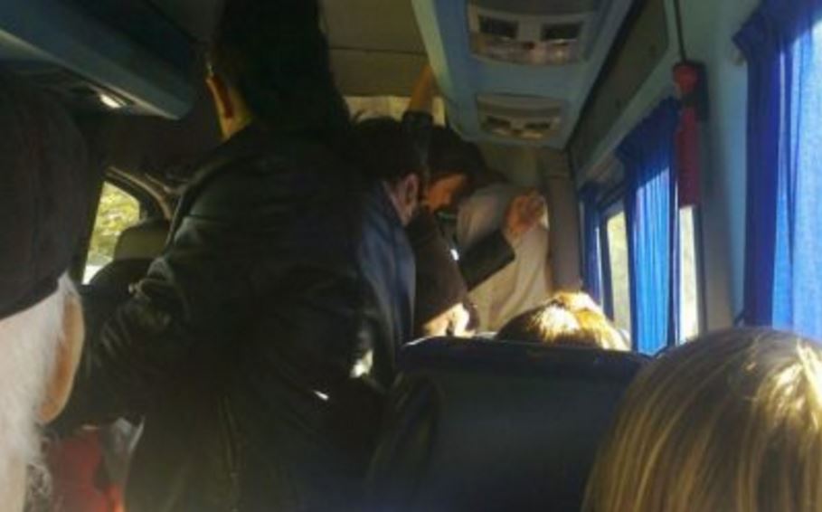 SLOBOZIA: Microbuz de persoane supraaglomerat, condus de un șofer BEAT