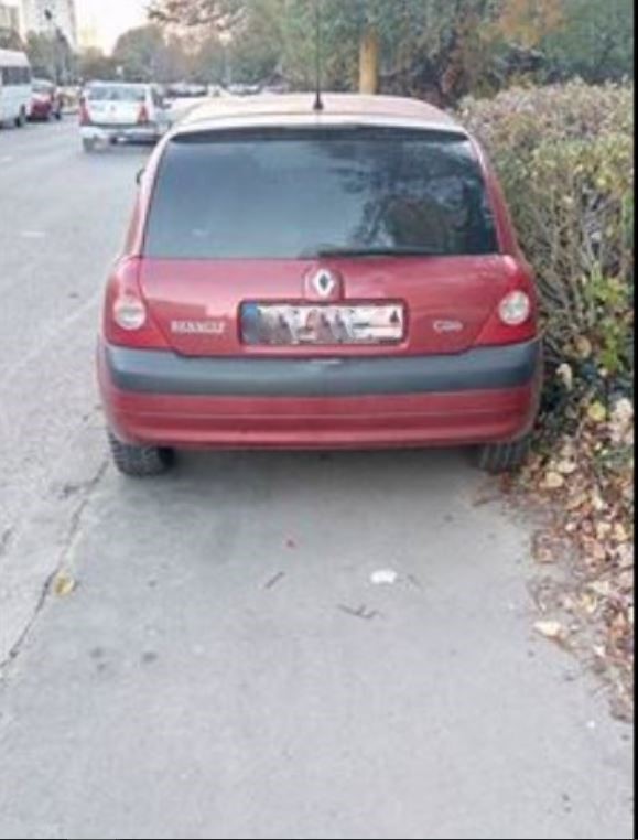 FOTO – Un loc de parcare…cât un trotuar
