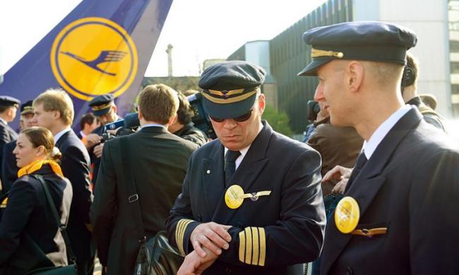 Piloții companiei aeriene Lufthansa declanșează o nouă GREVĂ