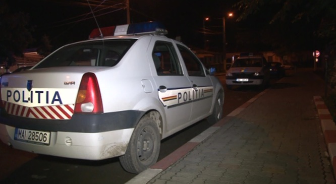 Update/NĂVODARI: Un bărbat a fost înjunghiat în fața sediului Poliției!