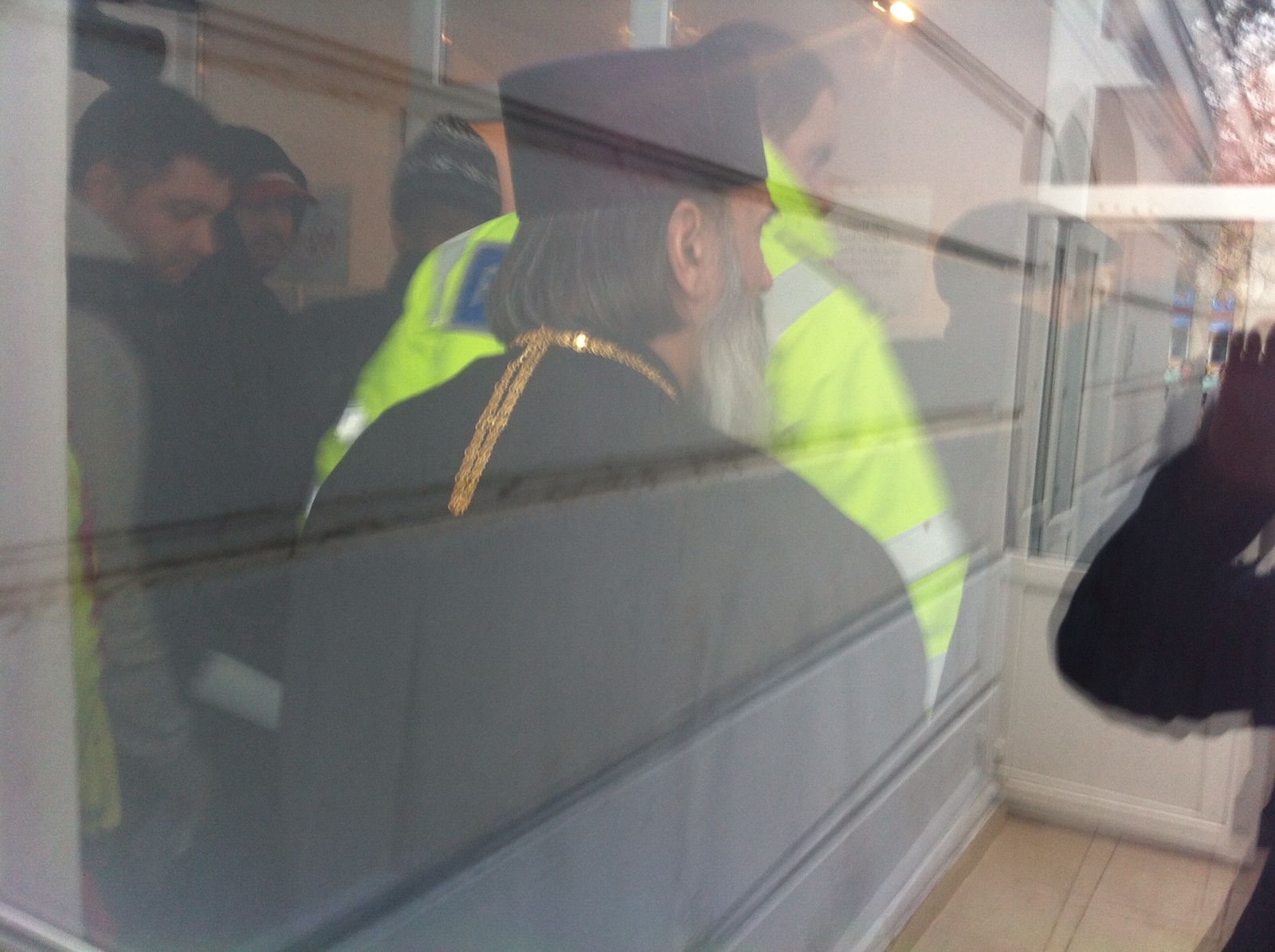 FOTO – IPS Teodosie la IPJ Constanța, însoțit de 30 de preoți