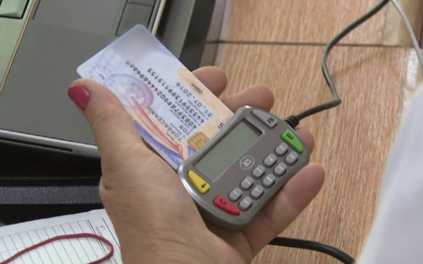 Controale la CNAS privind funcţionarea sistemului informatic al cardurilor obligatorii de sănătate