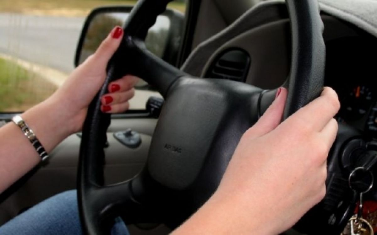 Tânără din LUMINA, prinsă fără permis la volan