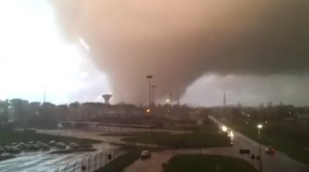 VIDEO: TORNADE în Italia. Trei morți și zeci de răniți