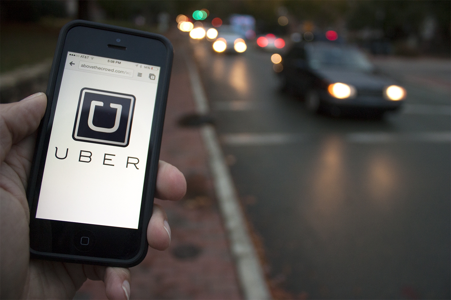 TIMIȘOARA: A fost lansat serviciul UBER. Cât va costa kilometrul