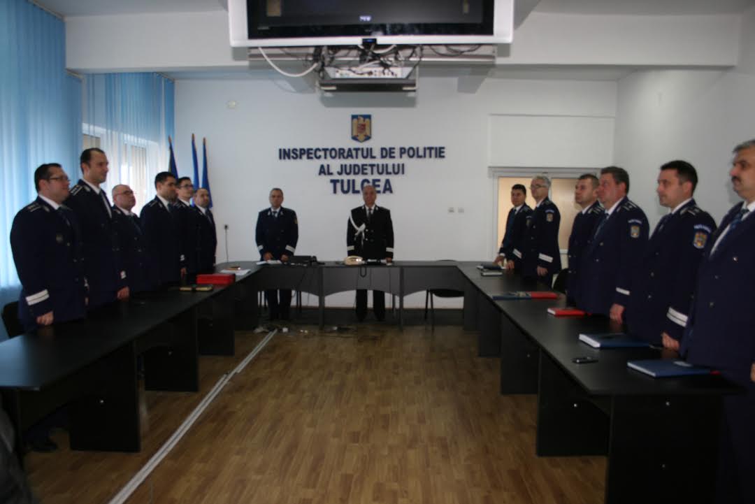 IPJ TULCEA: Polițiști avansați în grad de Ziua Națională a României