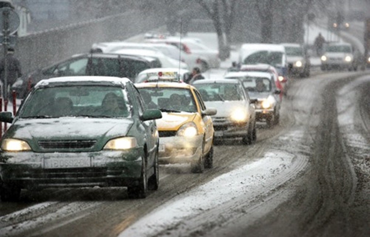 ATENȚIE șoferi. Trafic în condiții de iarnă în mai multe județe. Vezi zonele vizate