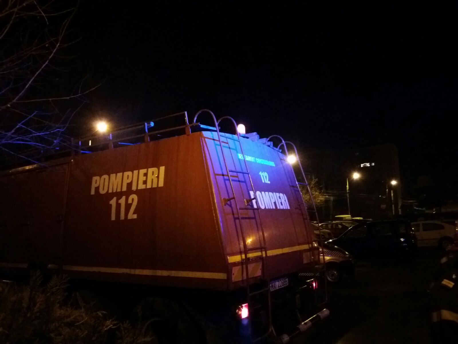 UPDATE – EXCLUSIV. Incendiu pe bulevardul Lăpușneanu. Un bărbat ar fi dat foc apartamentului