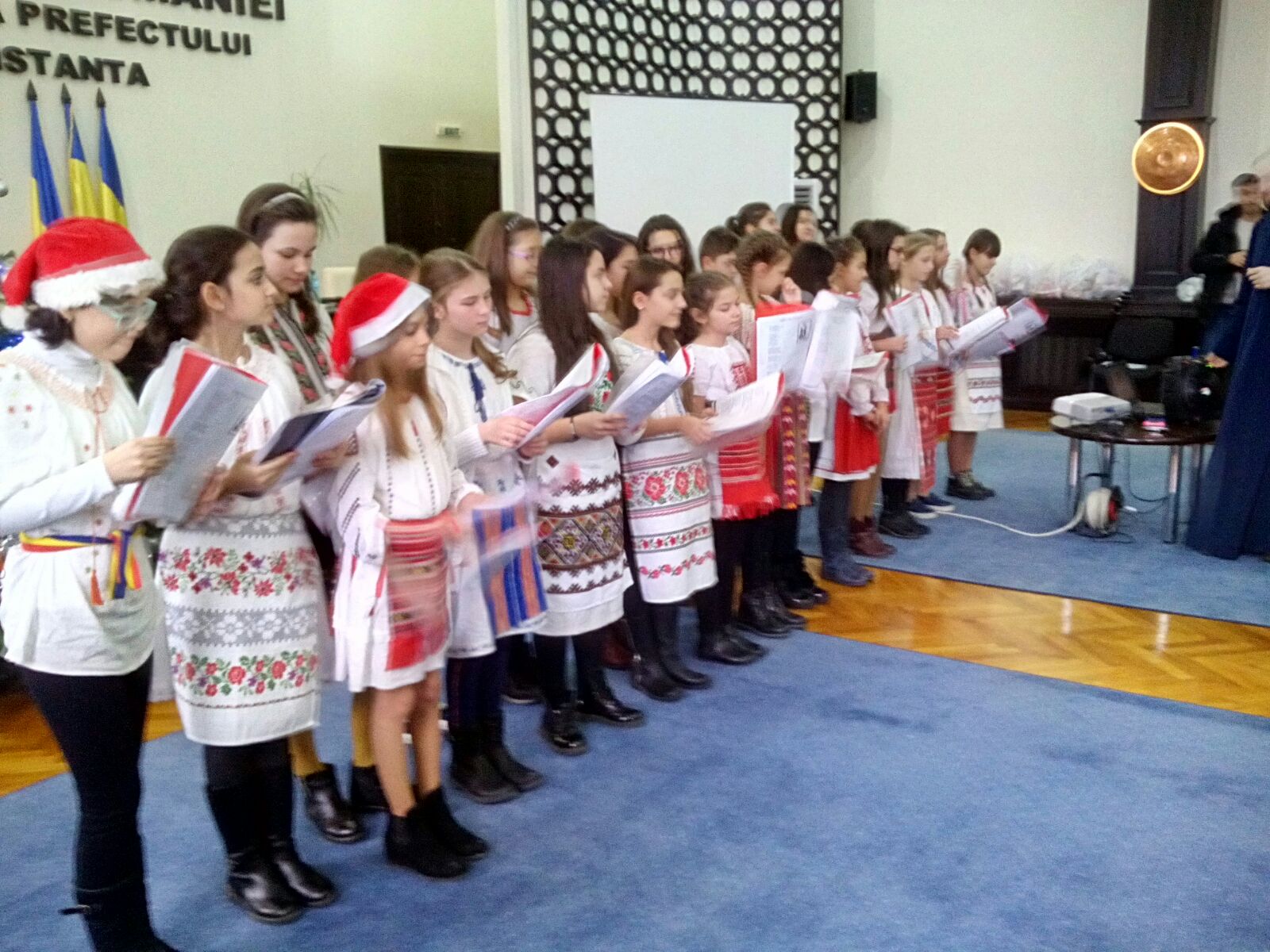 FOTO – CONSTANȚA: Ședința CJC a debutat cu o sesiune de colinde