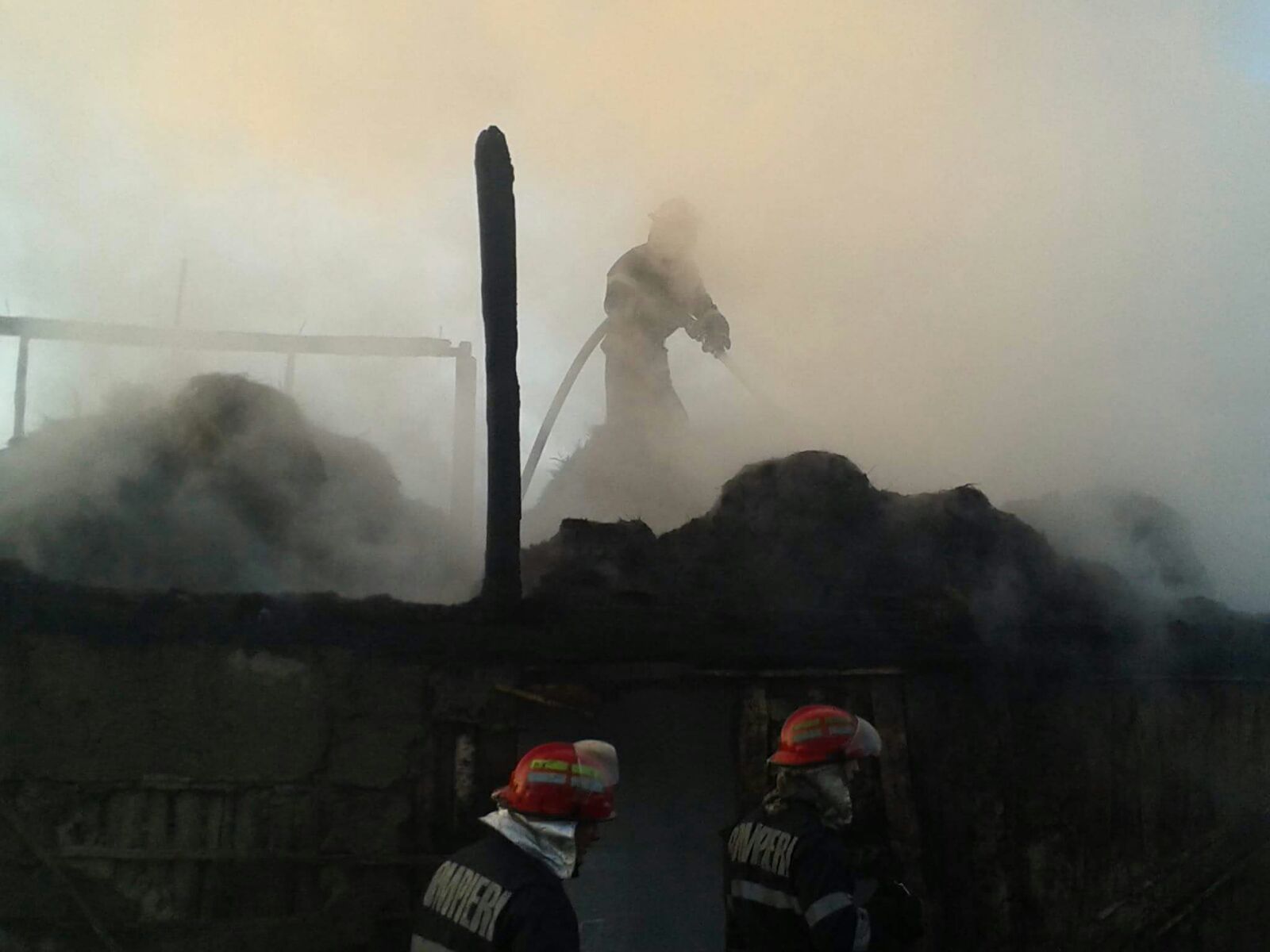 TULCEA: Incendiu pornit de la o lumânare