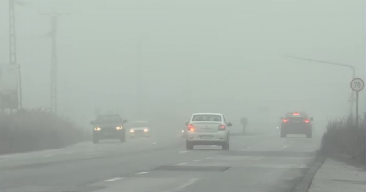 UPDATE/Trafic reluat pe A2, după ce a fost deviat pe DN3 din cauza poleiului!