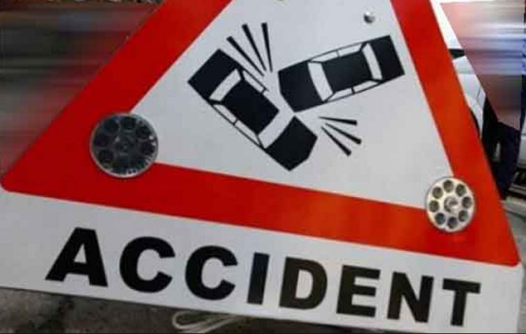 TULCEA: Un tânăr a intrat cu mașina într-un copac