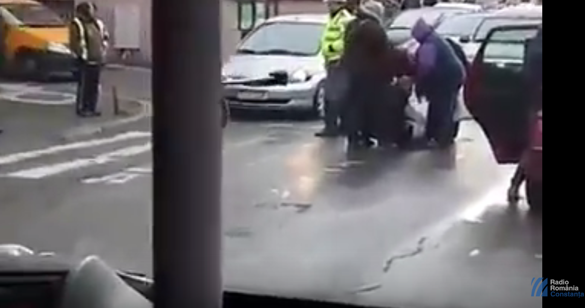 UPDATE – TULCEA/VIDEO: Persoană lovită de mașină în zona unei treceri de pietoni
