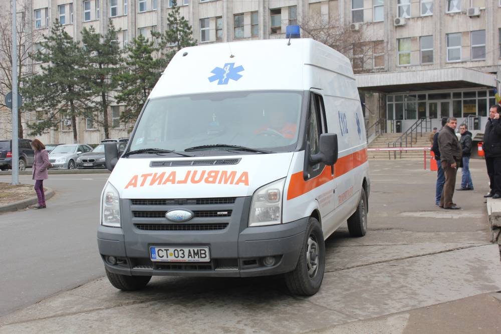 CONSTANȚA, TULCEA: Sute de solicitări la Serviciile de AMBULANȚĂ, de Crăciun