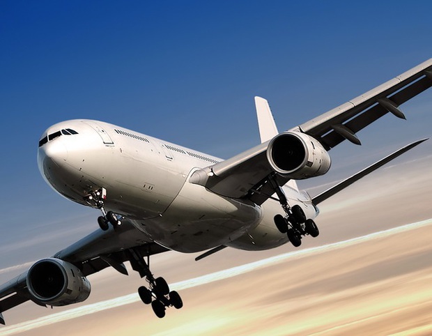 Update/AVION DETURNAT: Atacatorii amenință că aruncă aeronava în aer