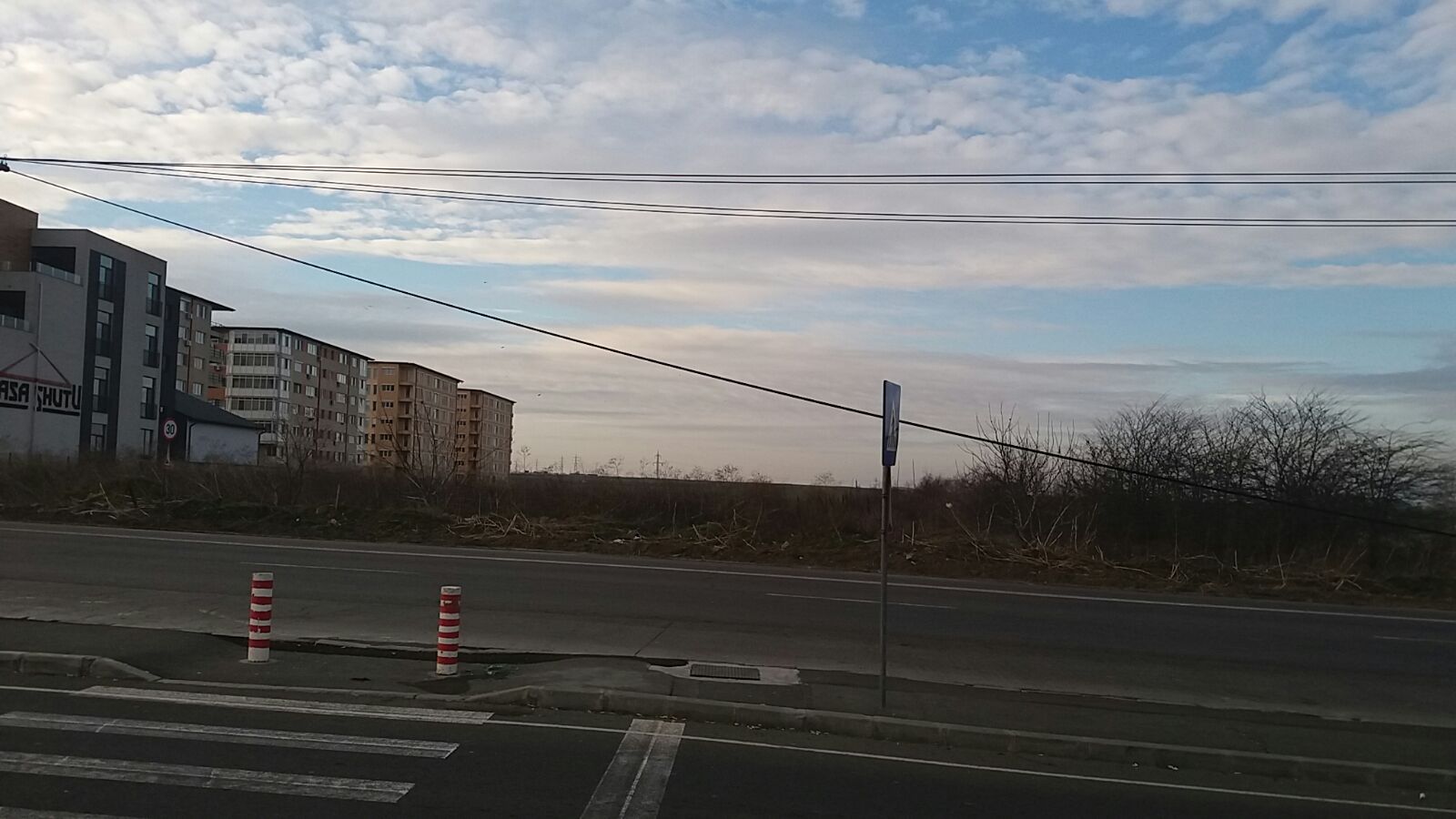 FOTO: Atenție, pietoni! Pe unul dintre bulevardele Constanței există pericol de accidentare