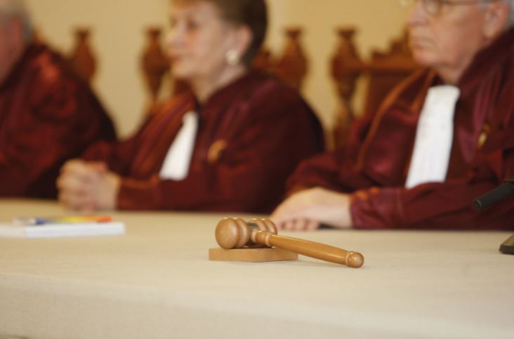 CCR a decis că legea de eliminare a celor 102 taxe și tarife este constituțională