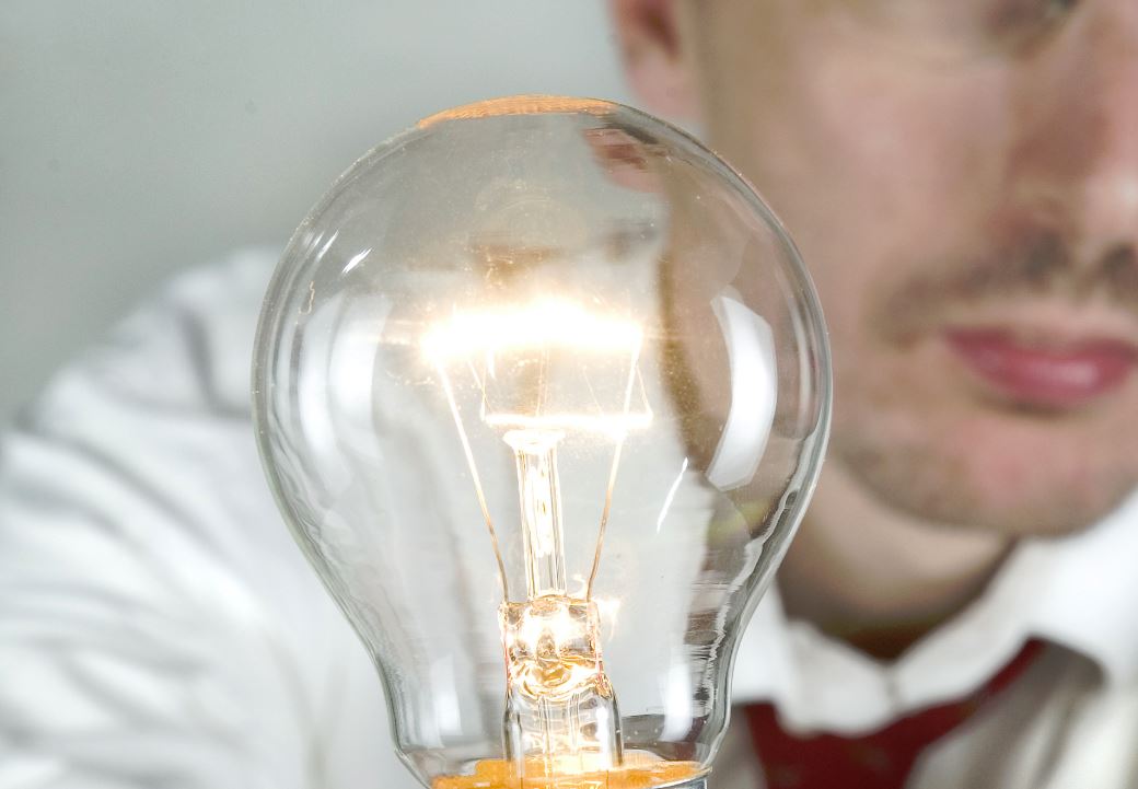 VESTE PROASTĂ pentru români: Curentul electric NU se ieftinește!