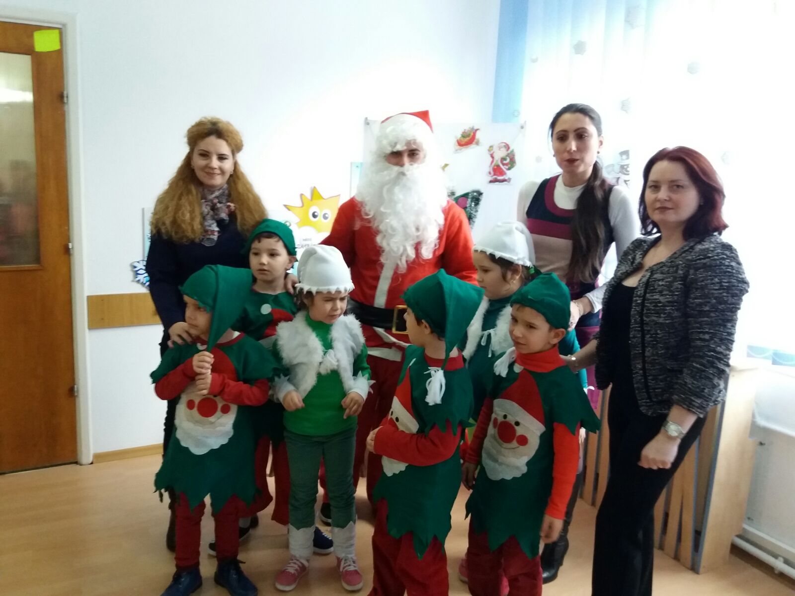 FOTO – CONSTANȚA: Zeci de copii cu autism l-au întâmpinat cum se cuvine pe Moș Crăciun