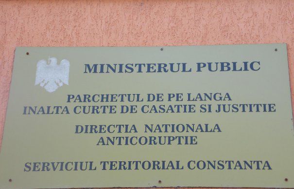 Avocat din Baroul BUCUREȘTI, reținut de procurorii DNA CONSTANȚA