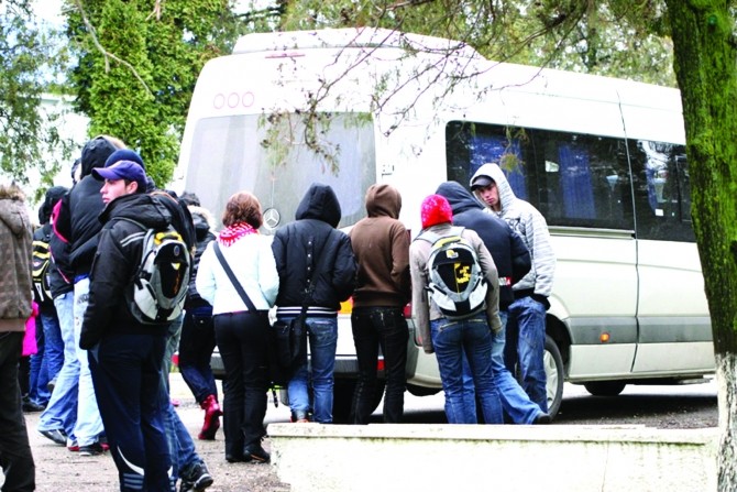 Este oficial: ABONAMENTELE ELEVILOR navetiști se DECONTEAZĂ INTEGRAL