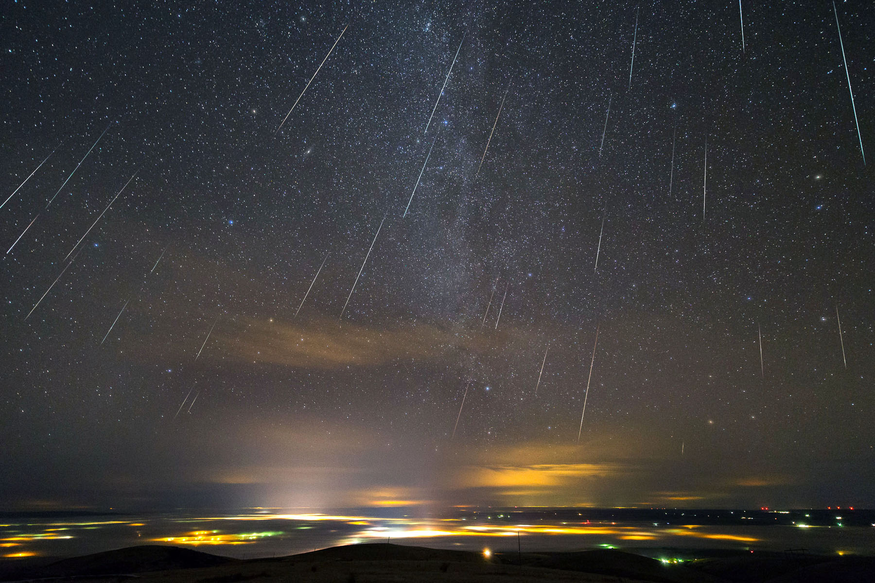 Fenomen cosmic: Geminidele ating apogeul – 120 de meteori pe oră