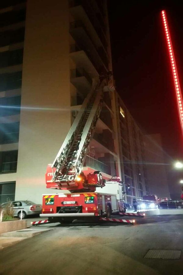 Incendiu de proporții la un bloc nou din Capitală
