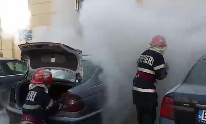 UPDATE – Arde o mașină în MANGALIA!
