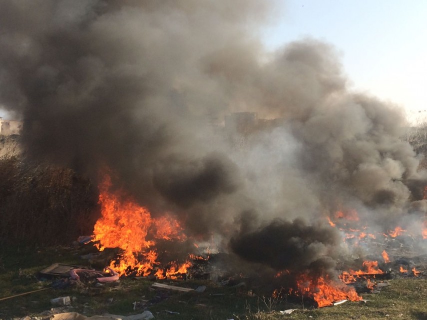 FOTO. Constanța: Incendiu în cartierul Tomis Plus