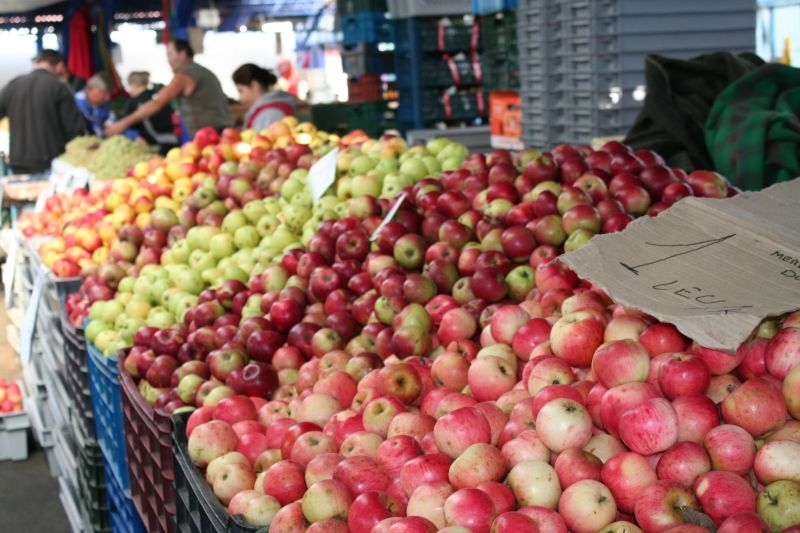 Atenţie de unde cumpăraţi fructele şi legumele! Pot fi stropite cu pesticide