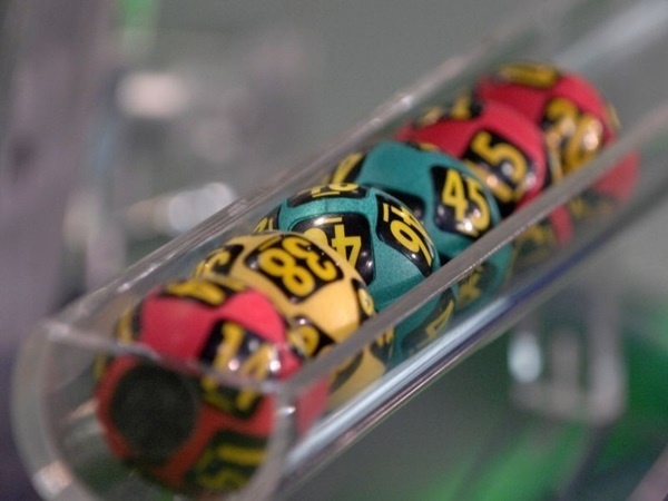 LOTO 6/49: Report de 2,2 milioane de euro la extragerea de astăzi