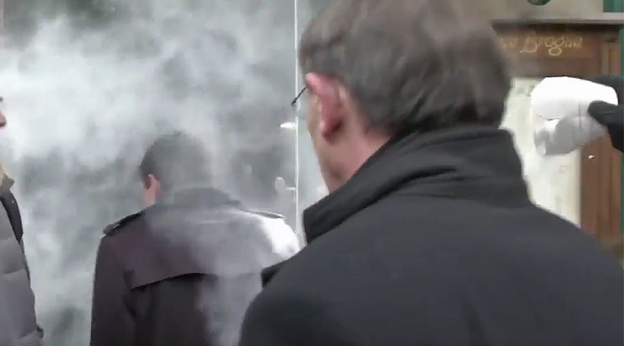 VIDEO. Fost premier, ATACAT cu făină la Strasbourg