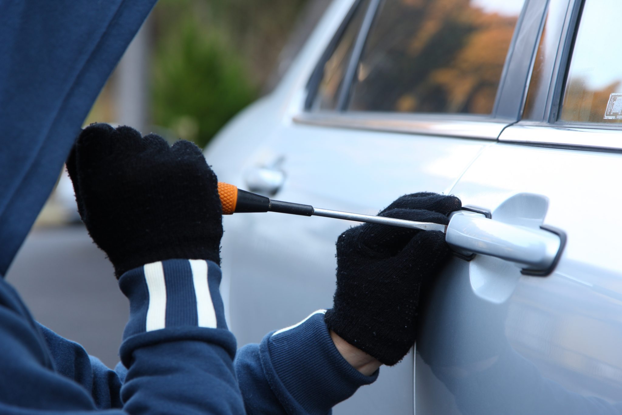 Autoturism furat din Germania găsit în curtea unui tulcean